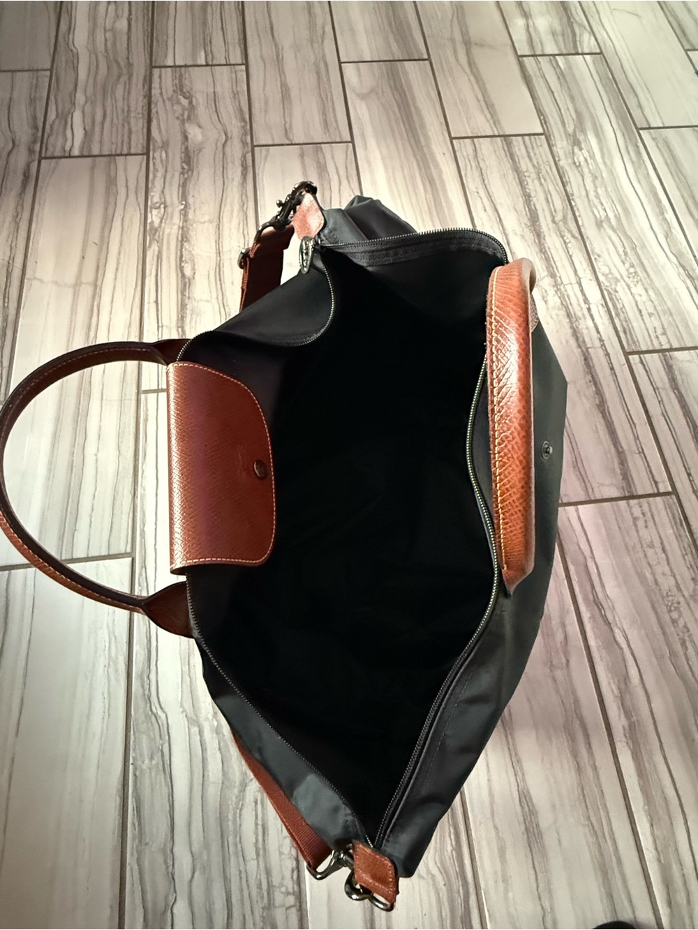 Longchamp Le Pliage travel expandable bag. EUC - Picture 7 of 7
